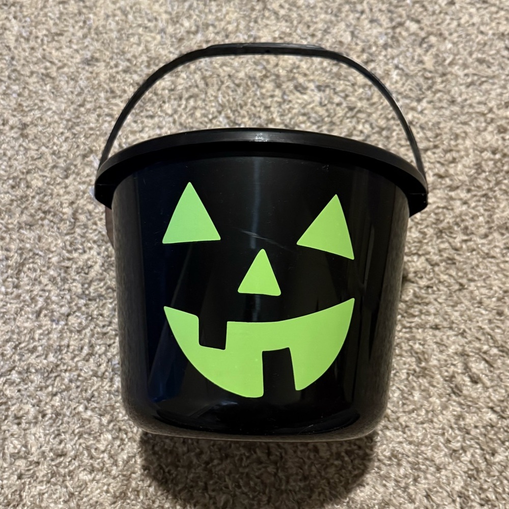 NWT Holiday Home Halloween Bucket